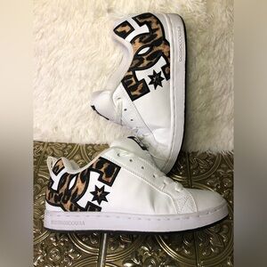 DC Women's Court Graffik Sneakers - White size 5